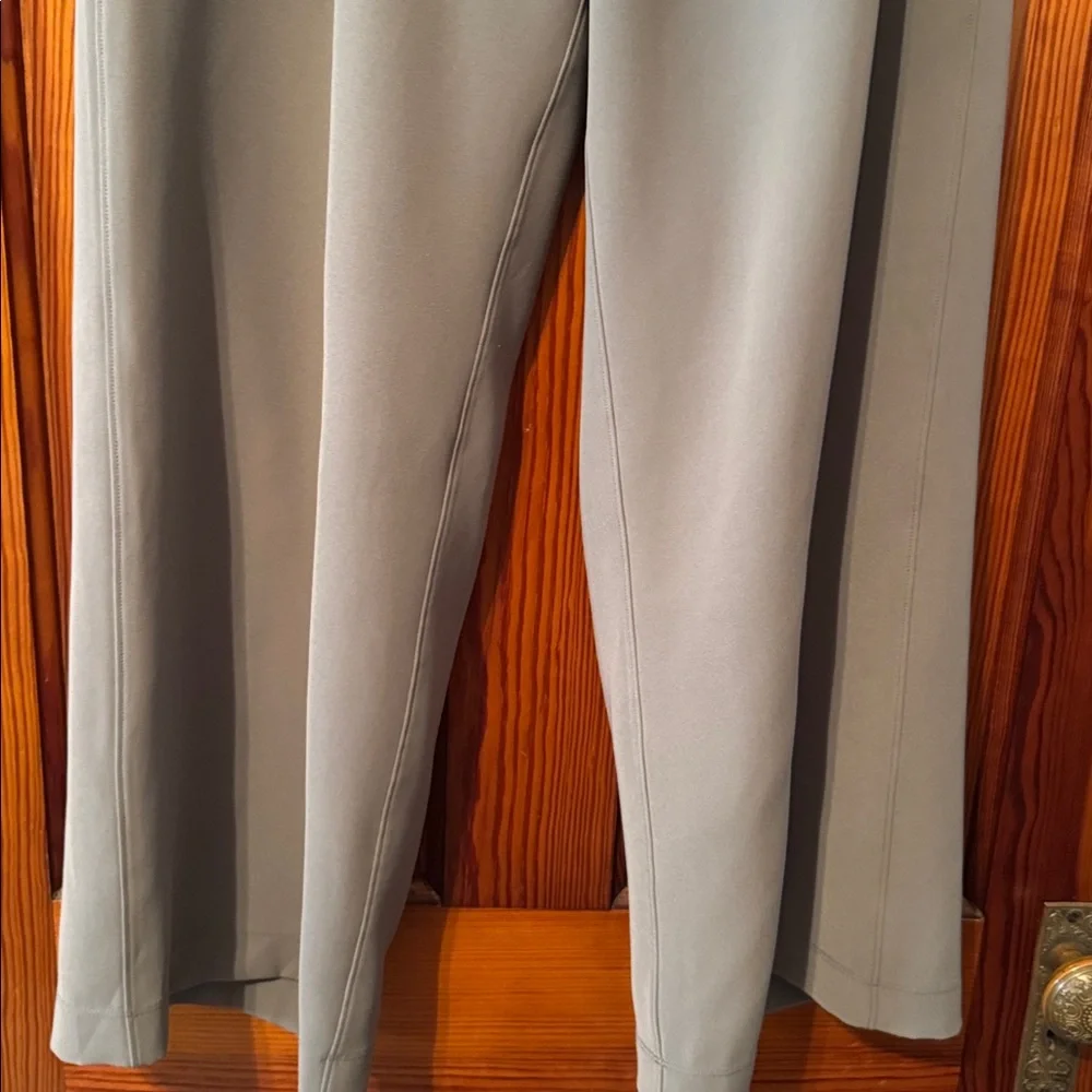 Lululemon On the Fly Wide-Leg 7/8 Pant *Woven - Grey Sage